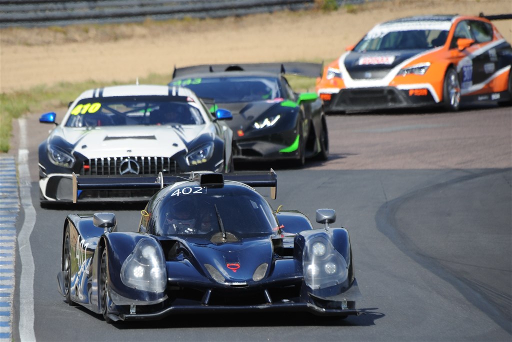 Jonas Sejersen forrest var hurtigste mand, men kampen i tredje løb stod mellem MB Racings Mercedes AMG GT4 og Dream Concept Motorsports Lamborghini Huracan.
